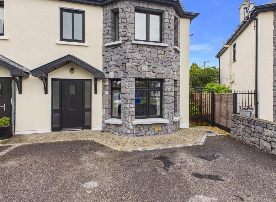 29 Ti Na Ri, Loughrea, H62F677
