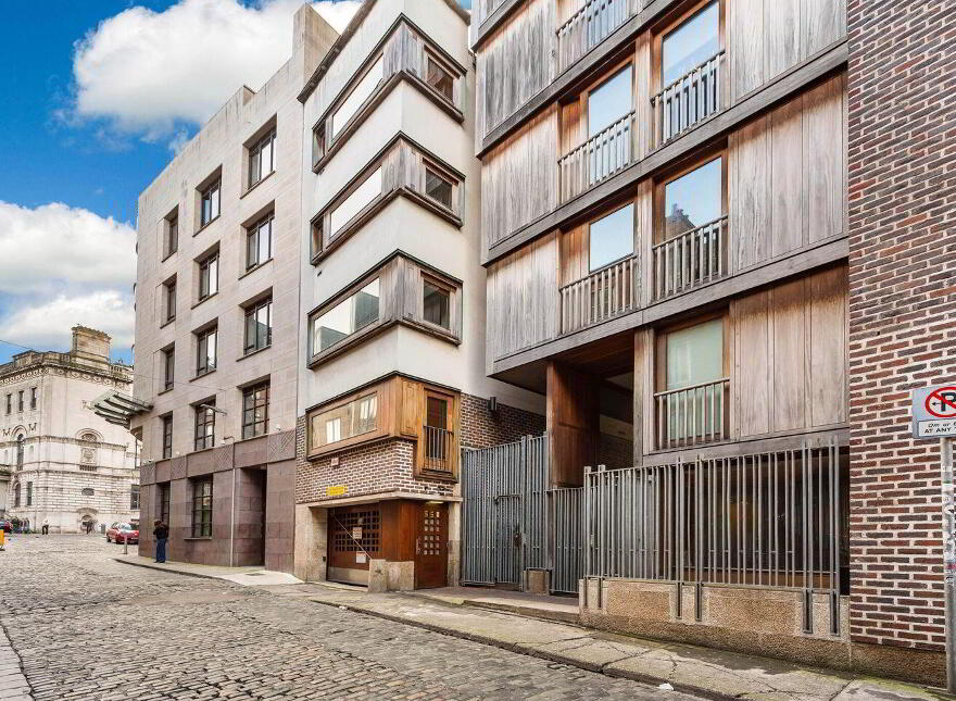 13 The Wooden Building, Exchange Street Upper, Temple Bar, Temple Bar, D08K7H2