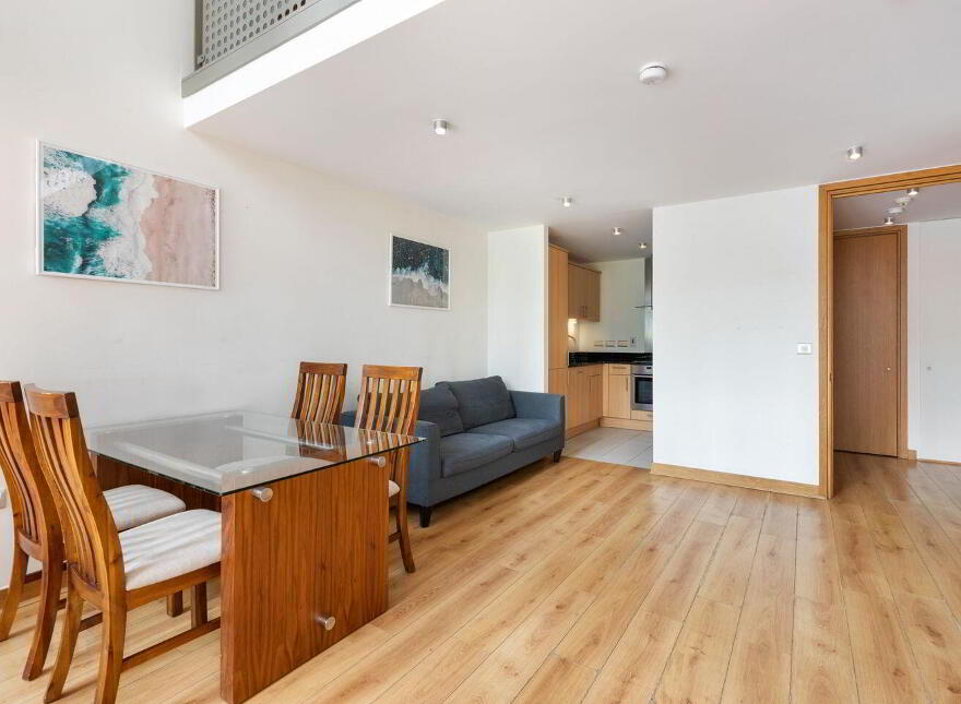54 Pakenham House, Spencer Dock, IFSC, Ifsc, D01CT98