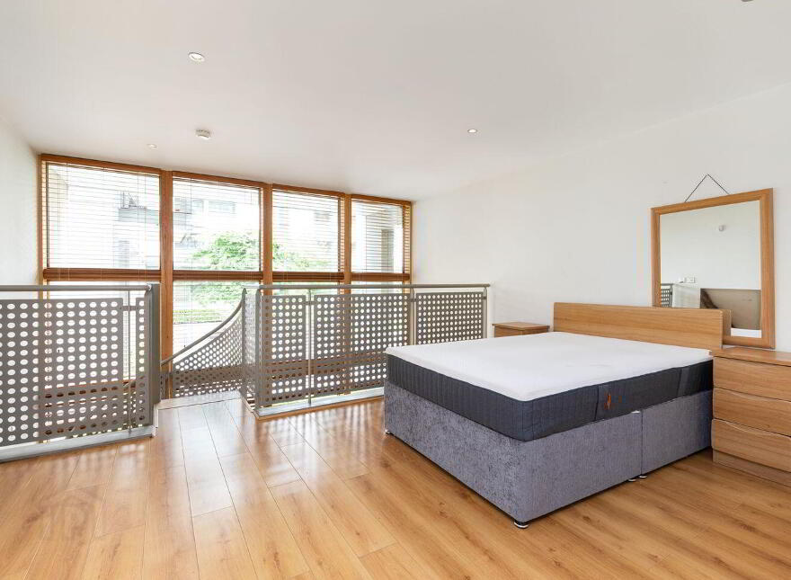 54 Pakenham House, Spencer Dock, IFSC, Ifsc, D01CT98