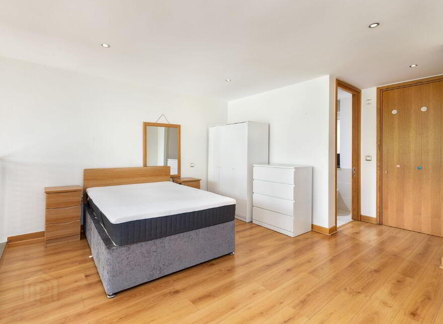 54 Pakenham House, Spencer Dock, IFSC, Ifsc, D01CT98