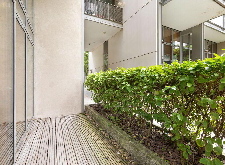 54 Pakenham House, Spencer Dock, IFSC, Ifsc, D01CT98