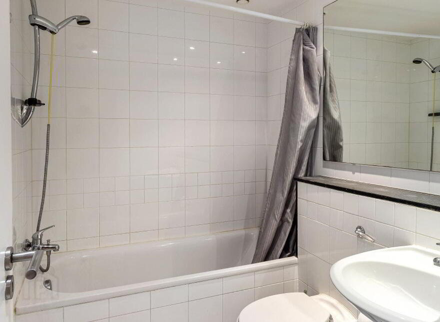 14 Block 8 Clarion Quay, Ifsc, Ifsc, D01A344
