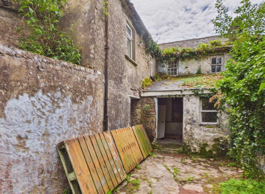 Main Street Upper, Cappagh White, E34X438
