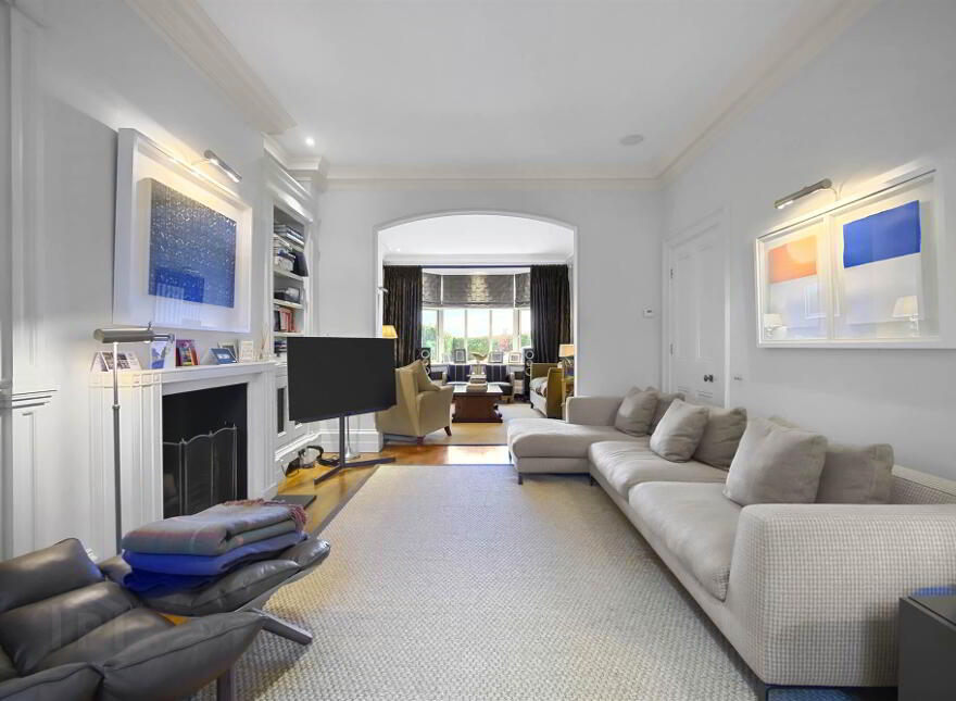 11 Seafront Road, Cultra, Holywood, BT18 0BB