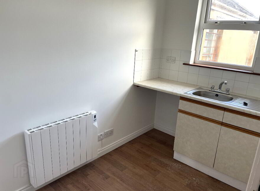 15 The Diamond, Castlederg, BT81 7AR