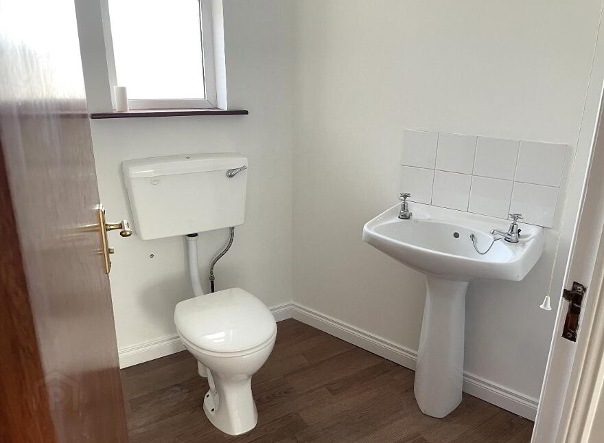 15 The Diamond, Castlederg, BT81 7AR
