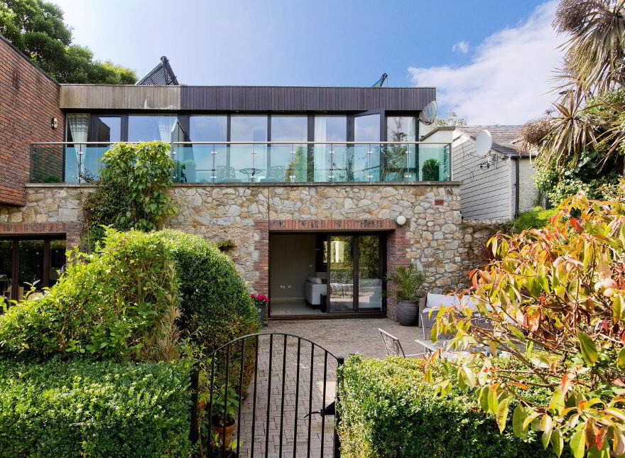 2 The Mews, Kensington Lodge, Rochestown Avenue, Dún Laoghaire, Dun Laoghaire, A96V002 photo