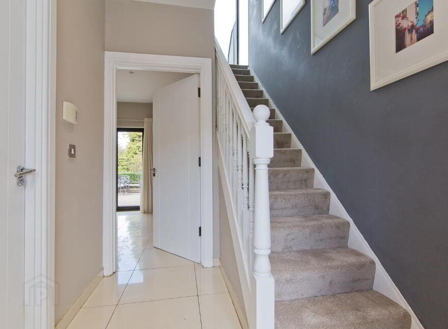 2 The Mews, Kensington Lodge, Rochestown Avenue, Dún Laoghaire, Dun Laoghaire, A96V002