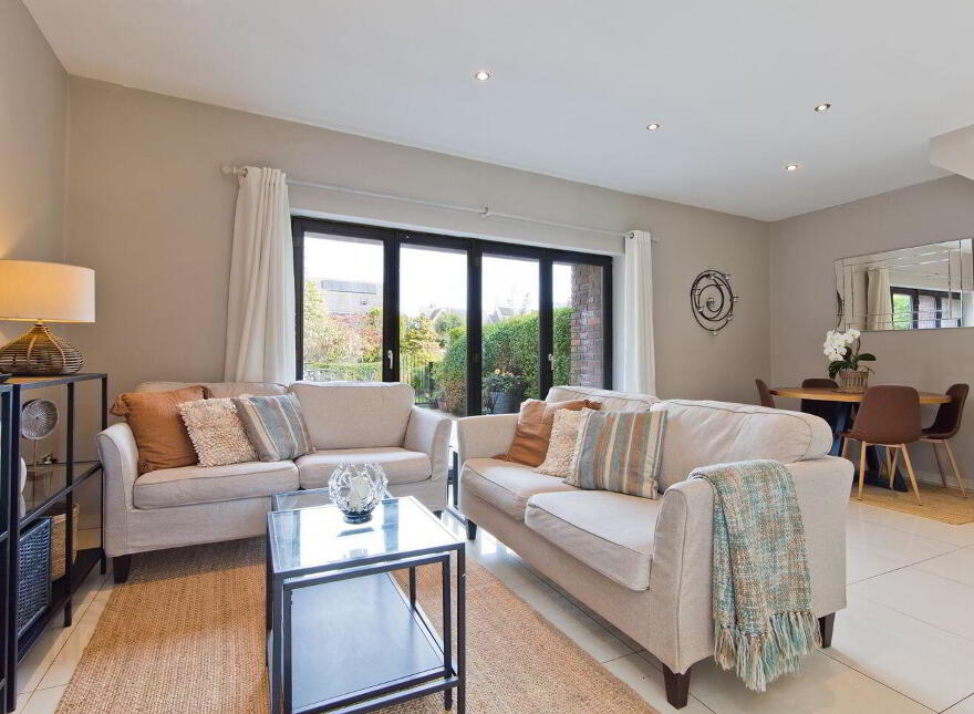 2 The Mews, Kensington Lodge, Rochestown Avenue, Dún Laoghaire, Dun Laoghaire, A96V002