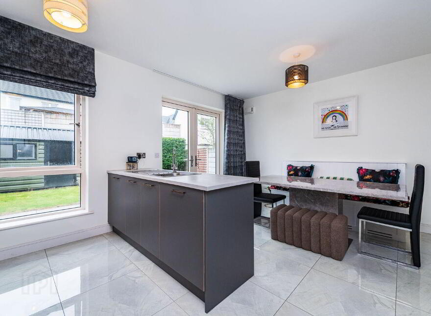 2 Whitethorn Lawn, Naas, W91A30R