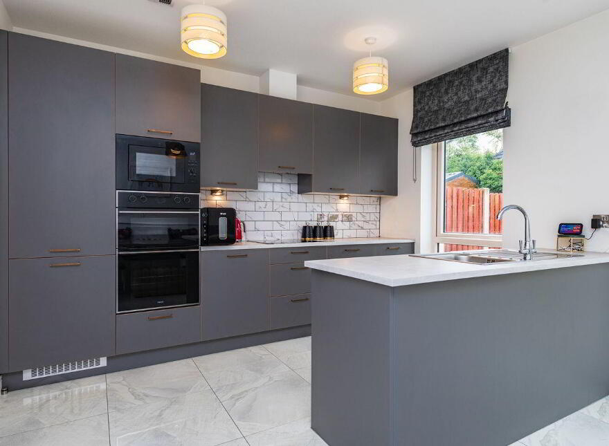 2 Whitethorn Lawn, Naas, W91A30R