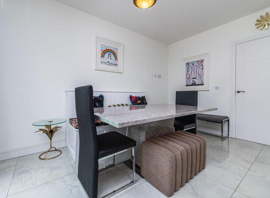 2 Whitethorn Lawn, Naas, W91A30R