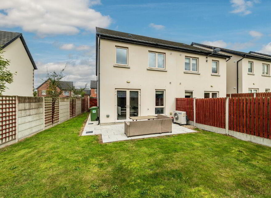 2 Whitethorn Lawn, Naas, W91A30R