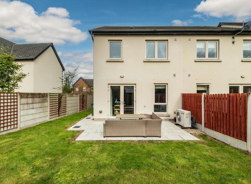 2 Whitethorn Lawn, Naas, W91A30R