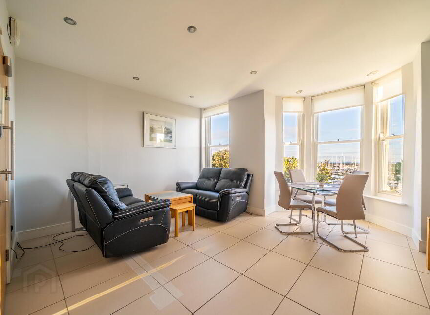 50 (Apt. 2), Queens Parade, Bangor, BT20 3BH