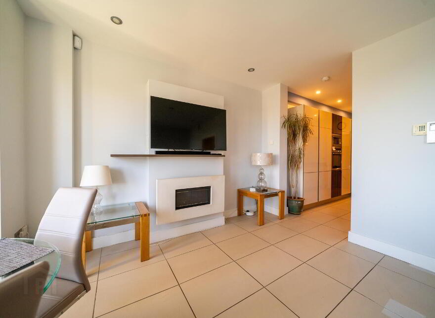 50 (Apt. 2), Queens Parade, Bangor, BT20 3BH
