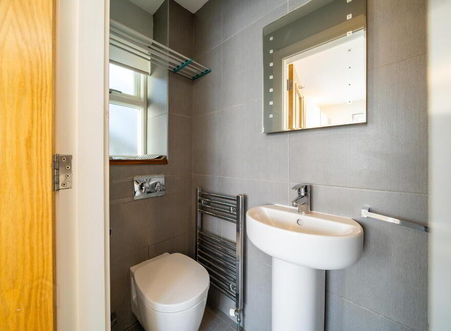 50 (Apt. 2), Queens Parade, Bangor, BT20 3BH