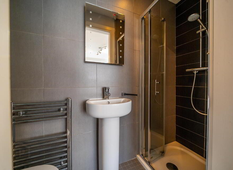 50 (Apt. 2), Queens Parade, Bangor, BT20 3BH