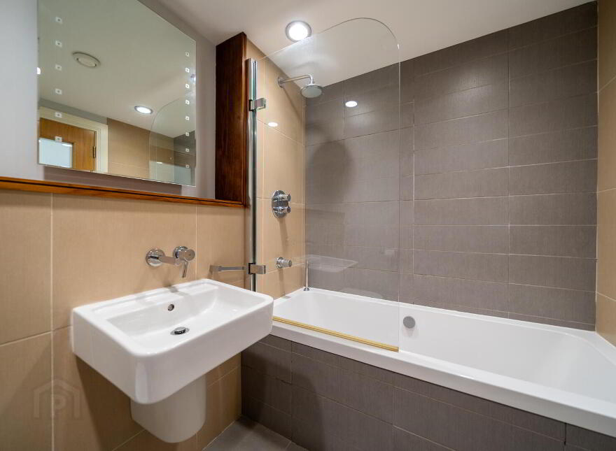 50 (Apt. 2), Queens Parade, Bangor, BT20 3BH