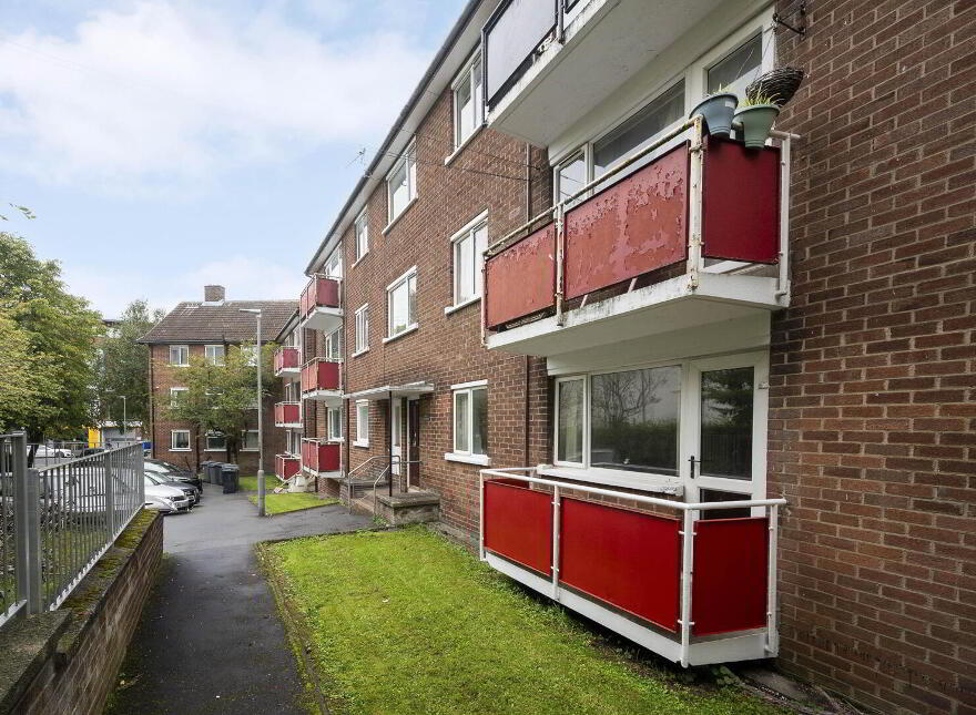 Apt 11, 206 Lisburn Road, Belfast, BT9 6GD