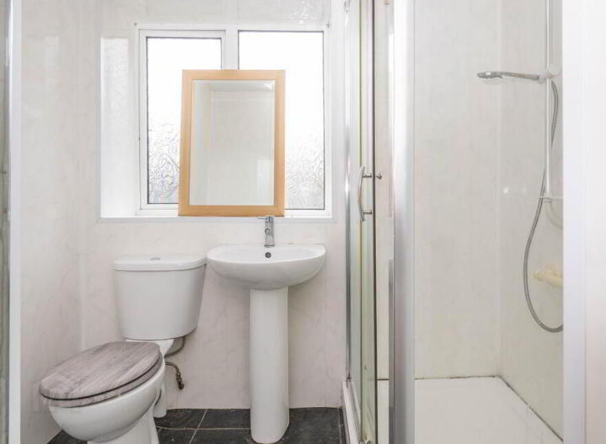 Apt 11, 206 Lisburn Road, Belfast, BT9 6GD