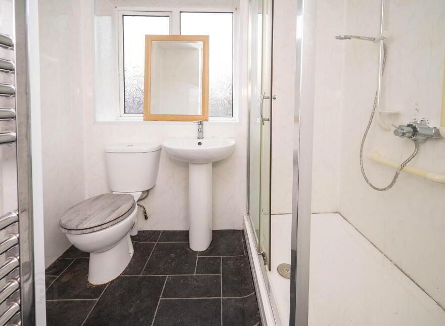 Apt 11, 206 Lisburn Road, Belfast, BT9 6GD