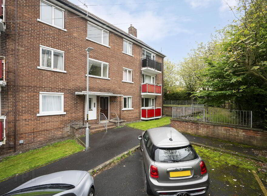 Apt 11, 206 Lisburn Road, Belfast, BT9 6GD
