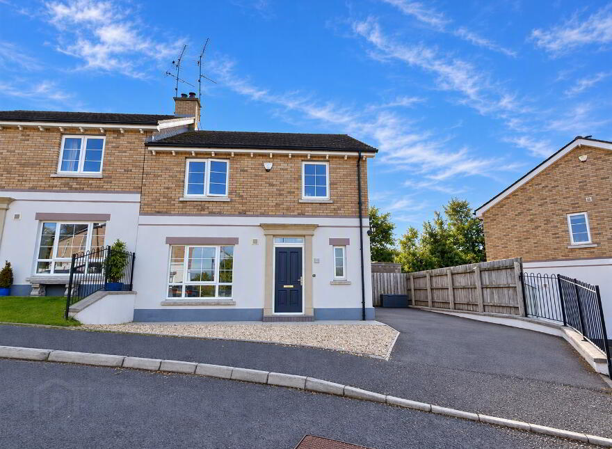 3 Bluebell Glade, Lisbellaw, BT94 5FU photo