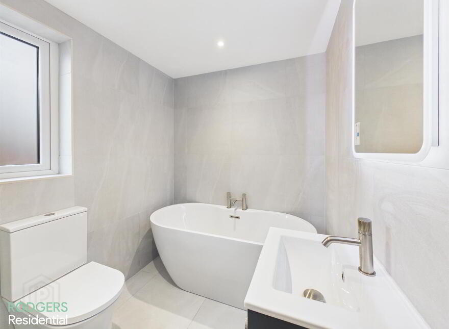 3 Marine Parade, Holywood, BT18 9HY