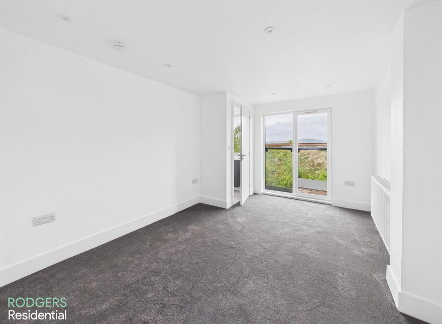 3 Marine Parade, Holywood, BT18 9HY