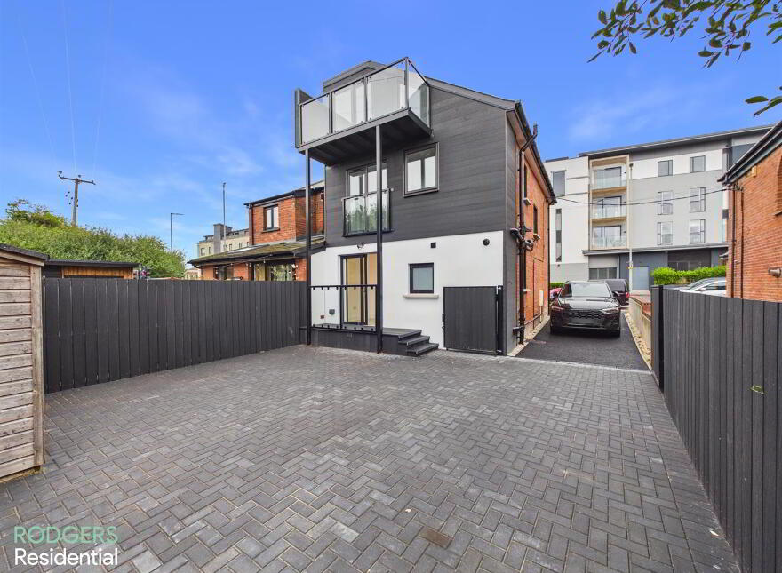 3 Marine Parade, Holywood, BT18 9HY
