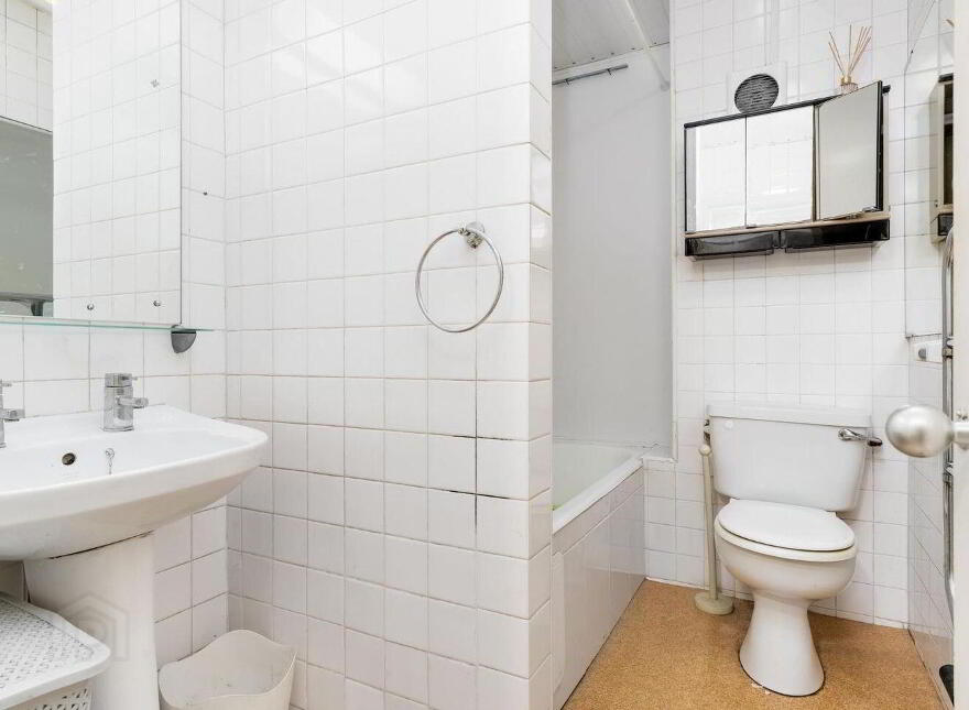 Apartment A, 19 Warrington Place, Dublin 2, D02K278