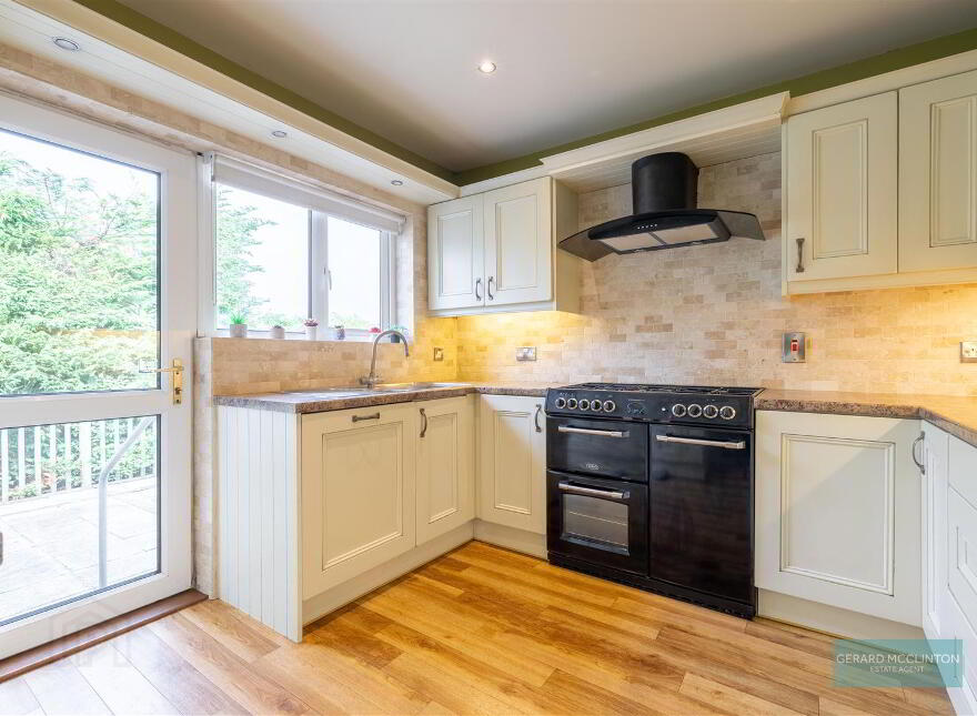 11 Saintsbury Avenue, Lisburn, BT27 5QQ