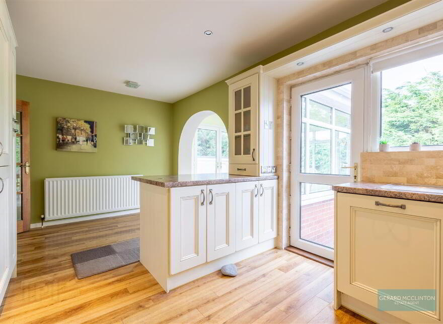 11 Saintsbury Avenue, Lisburn, BT27 5QQ