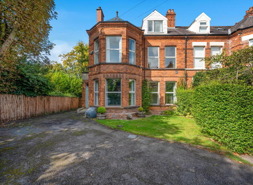 7 Eileen Gardens, Windsor Park, Belfast, BT9 6FW