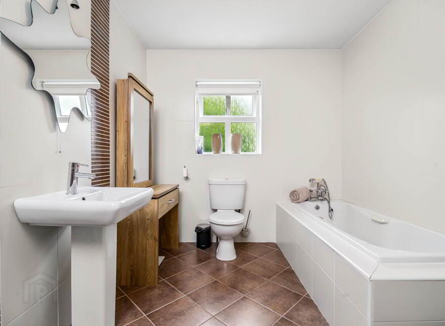 4 Cui Daibhi, Athenry, H65NF74