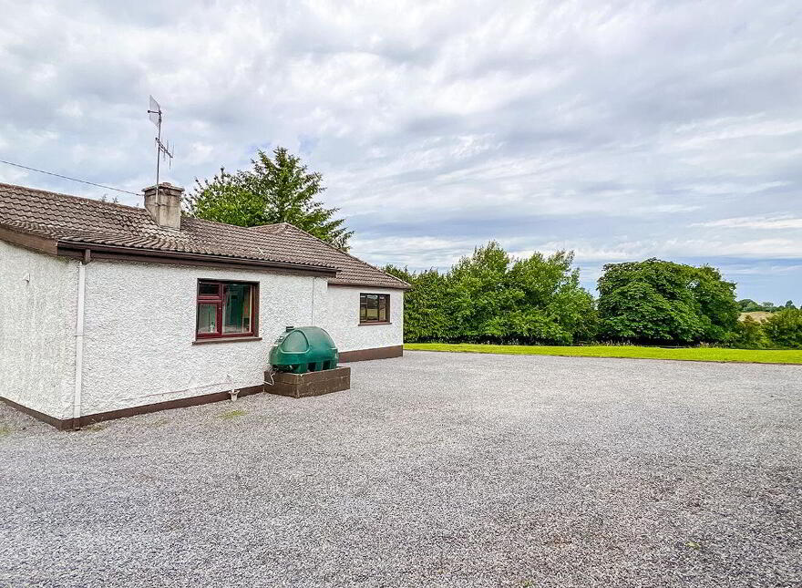 Kilgreaney Stables, Kilgreaney, Bagenalstown, R21W668
