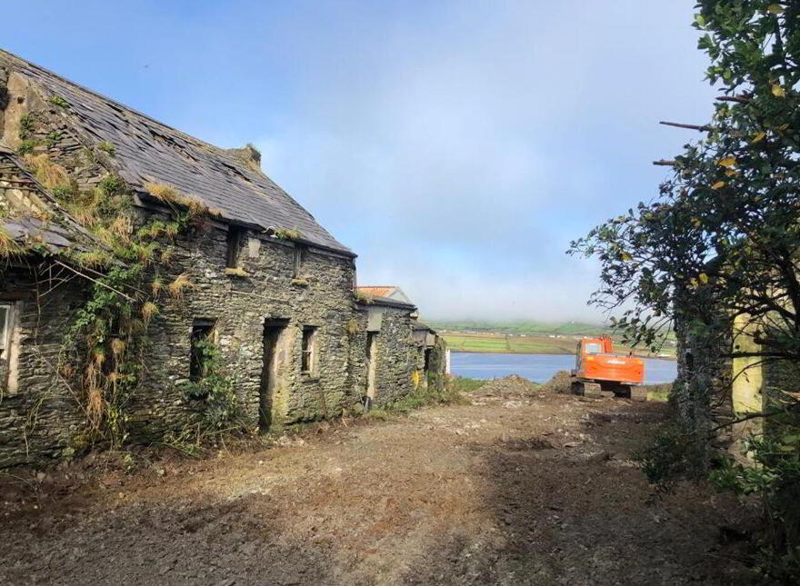1120 Ref Old Farmhouse With Full, P P, Gortreagh, Portmagee