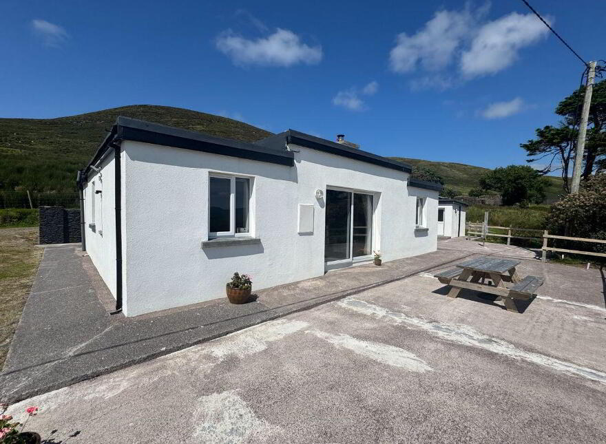Mountain Escape, Coomastow, Aughatubrid, Cahersiveen, V23NX73