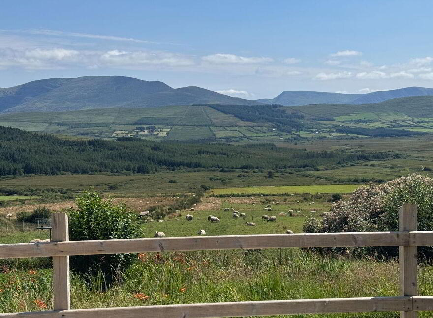 Mountain Escape, Coomastow, Aughatubrid, Cahersiveen, V23NX73