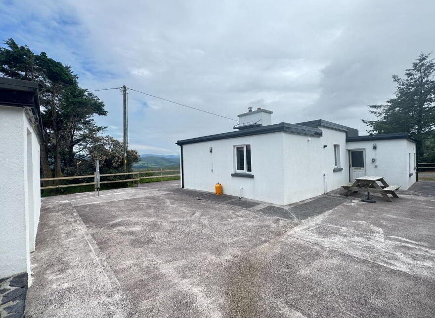 Mountain Escape, Coomastow, Aughatubrid, Cahersiveen, V23NX73