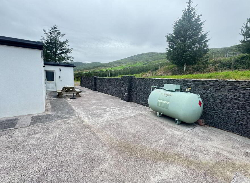 Mountain Escape, Coomastow, Aughatubrid, Cahersiveen, V23NX73