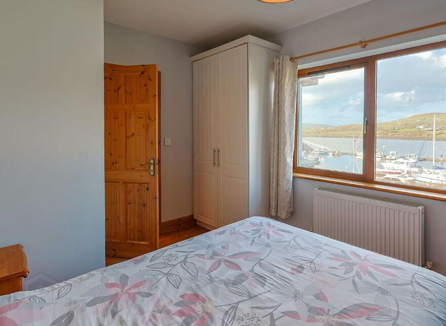 2 Marina Walk, Cahersiveen, V23VN36