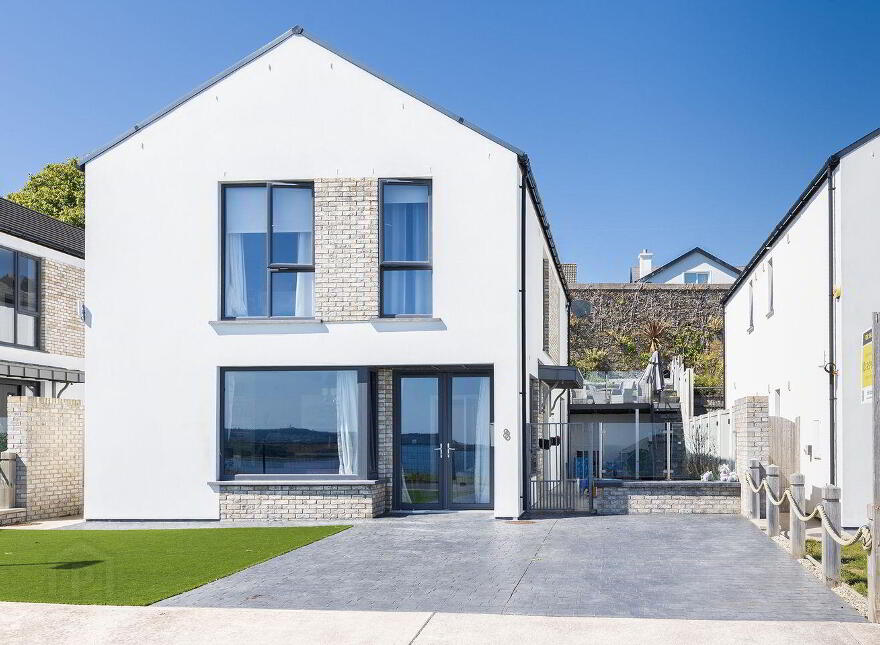 8 Dun Farraige, Carrignafoy, Cobh, P24T281