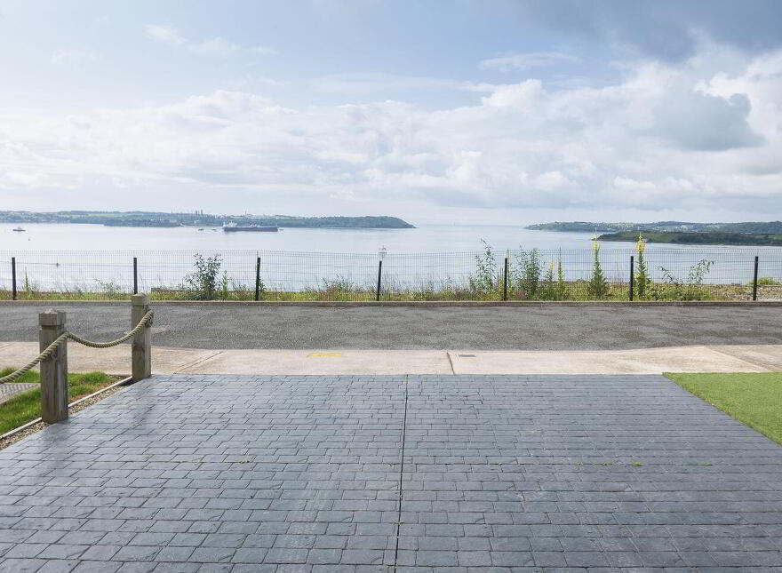 8 Dun Farraige, Carrignafoy, Cobh, P24T281