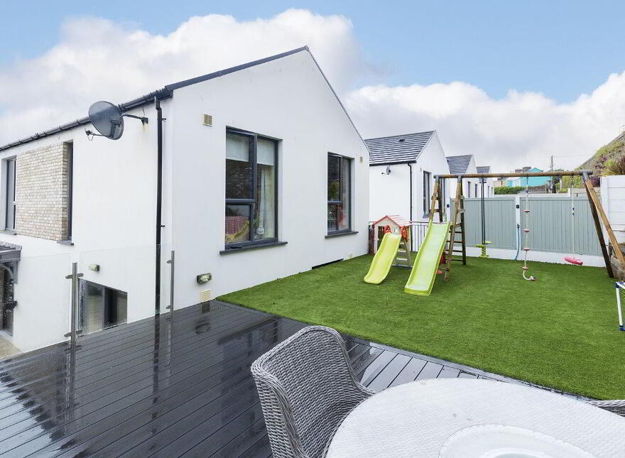 8 Dun Farraige, Carrignafoy, Cobh, P24T281