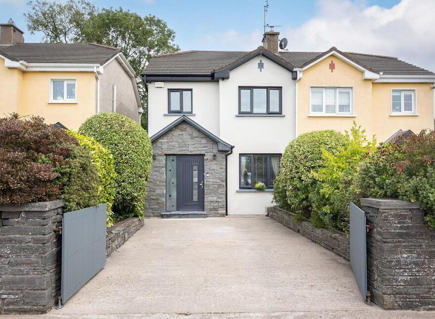 12 College Lawn, College Manor, Cobh, P24T189 photo