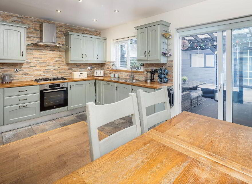 12 College Lawn, College Manor, Cobh, P24T189