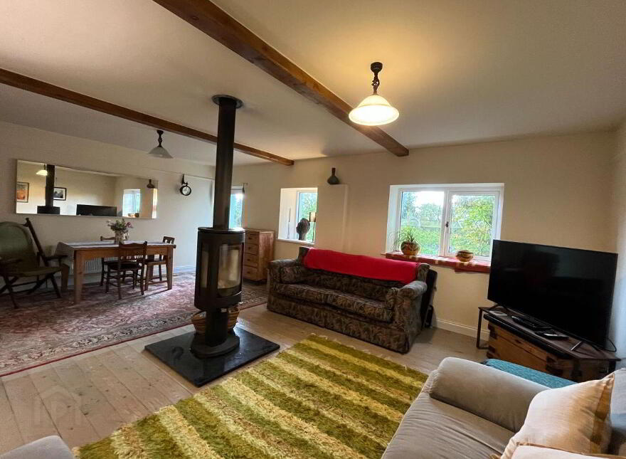 Dooros, Woodford, H62WN84